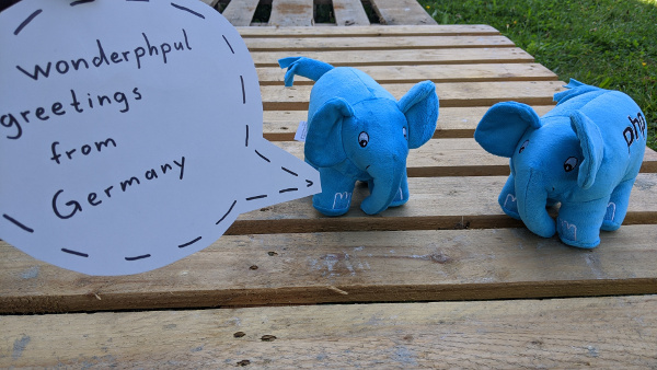 Stefan Kablowski ElePHPants with a nice greetings card